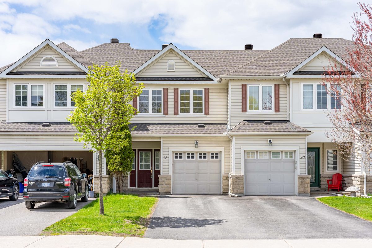 18 Riverstone Dr, Barrhaven