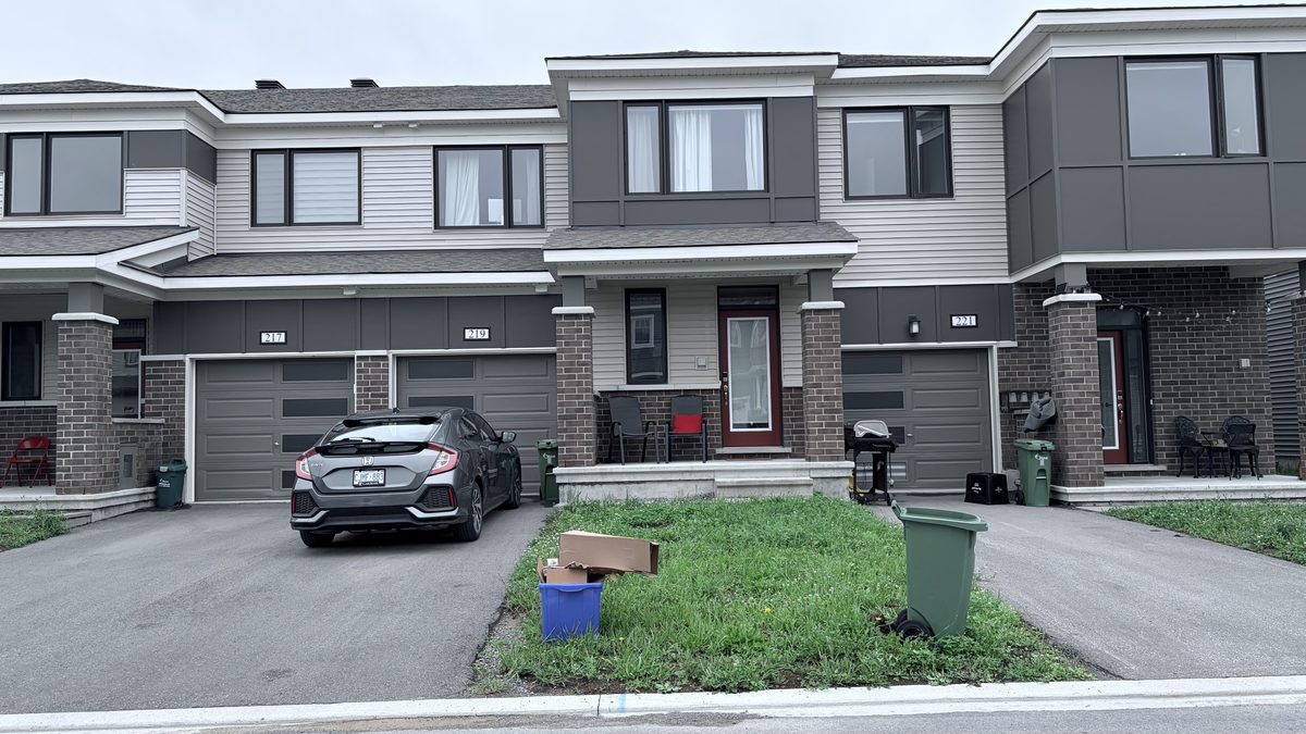 219 Billrian Cres, Stittsville North