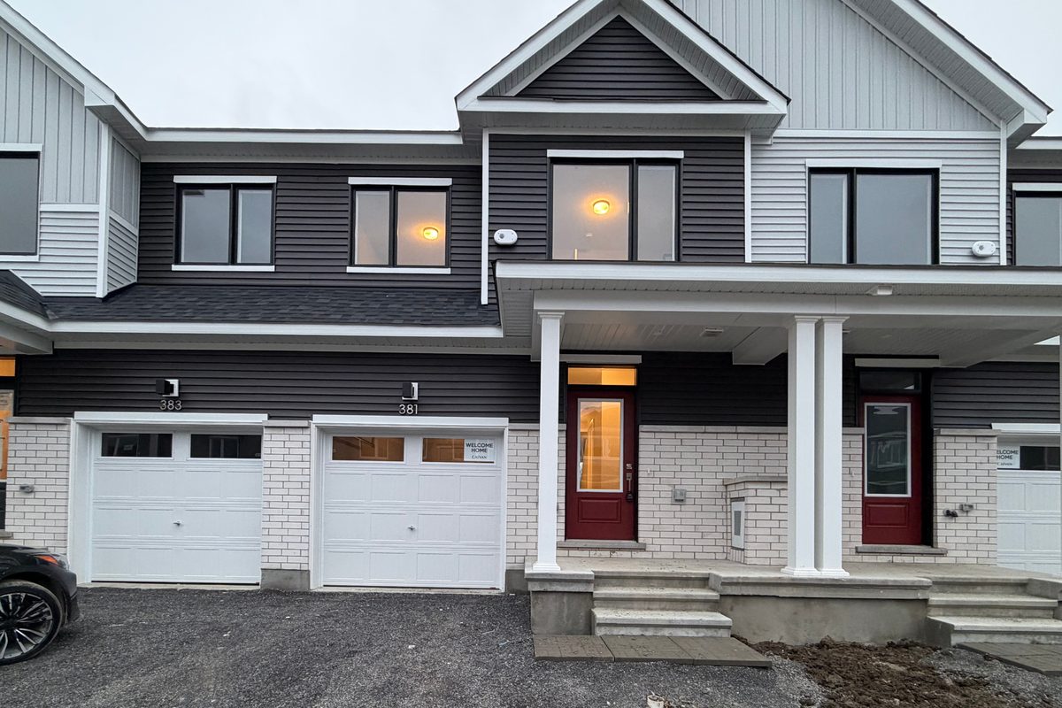 381 Les Emmerson Dr, Barrhaven
