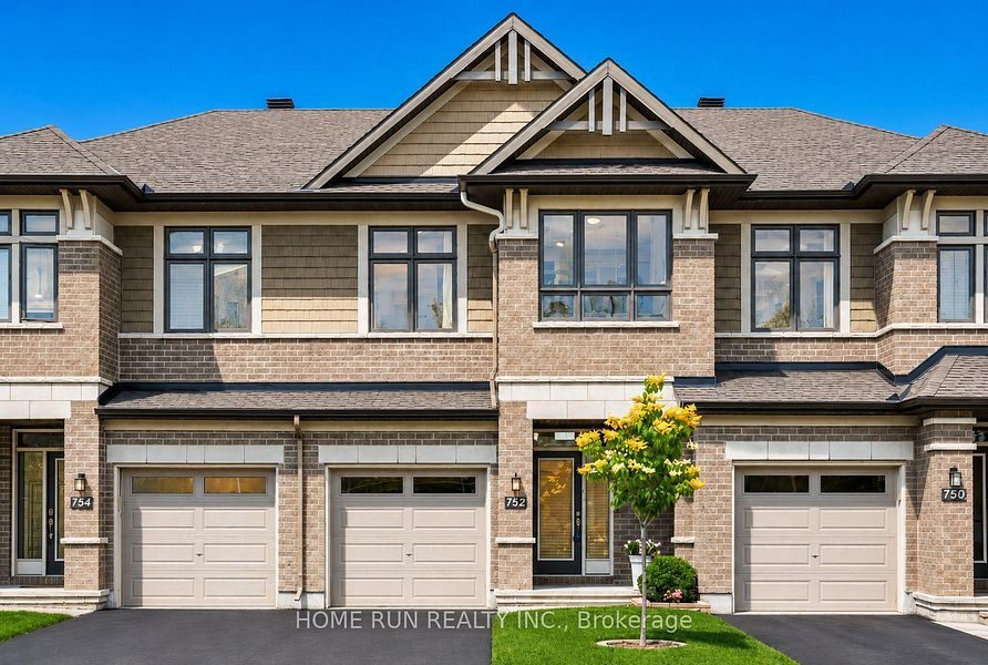 752 Carnelian Cres, Riverside South