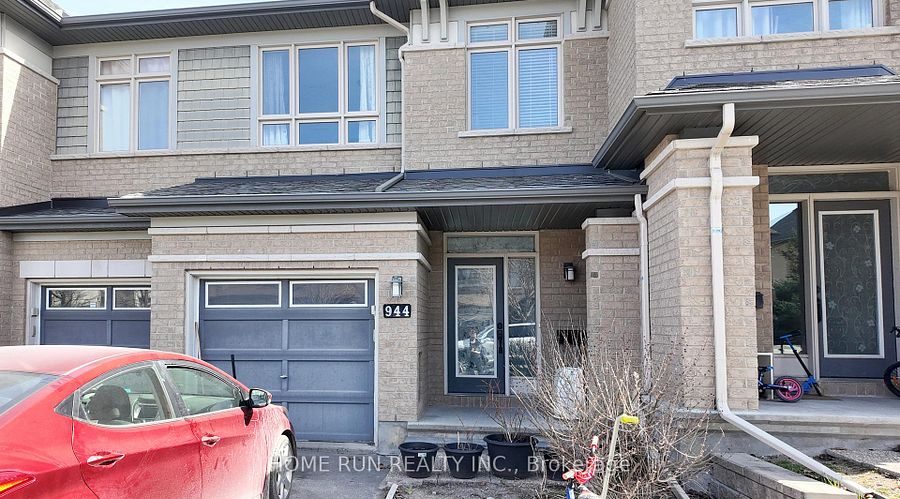 944 Fletcher Cir, Kanata
